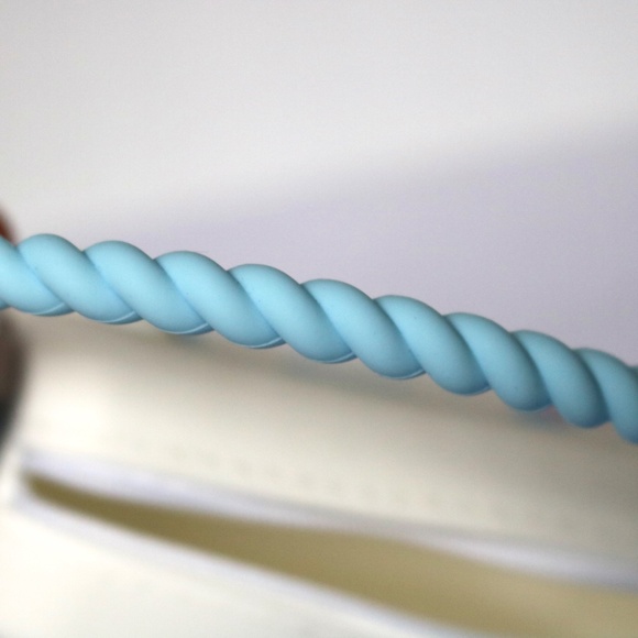 Hello Kitty Mini Shoulder Bag Purse Q Uncle X Sanrio Cinnamoroll Silicone - Picture 7 of 8